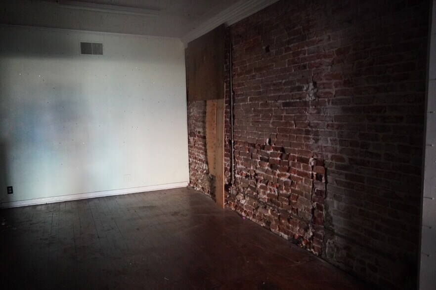 More Photos Of 400-406 D St, Marysville Storefront For Lease