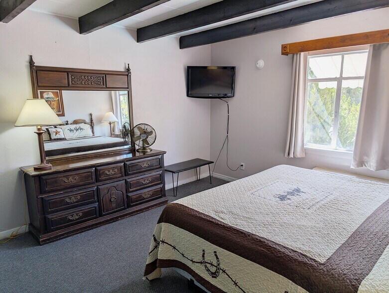 More Photos Of 166 S 400 E, Moab Hotel For Sale