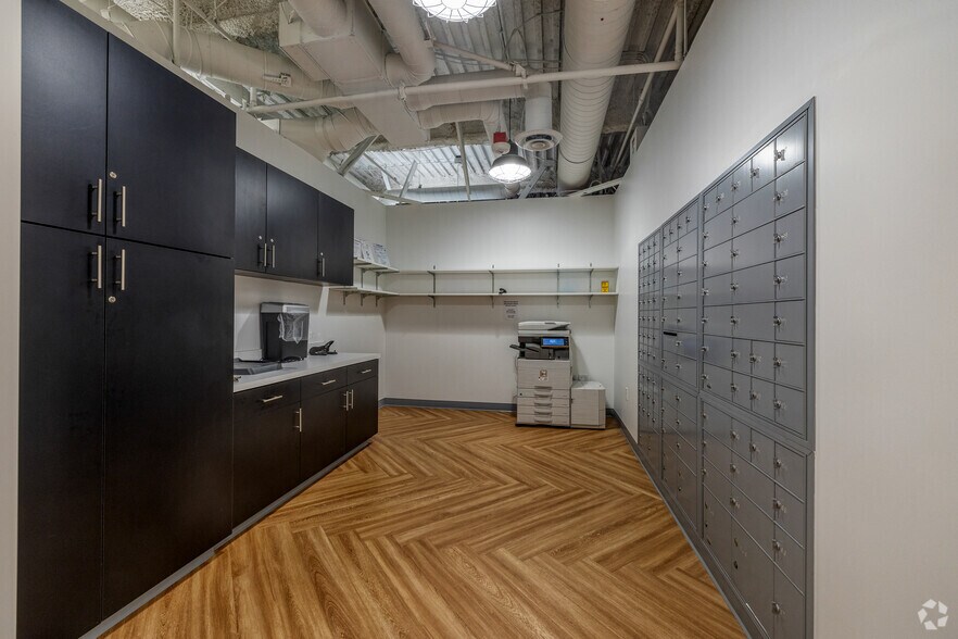More Photos Of 300 S 4th St, Las Vegas Office For Sale