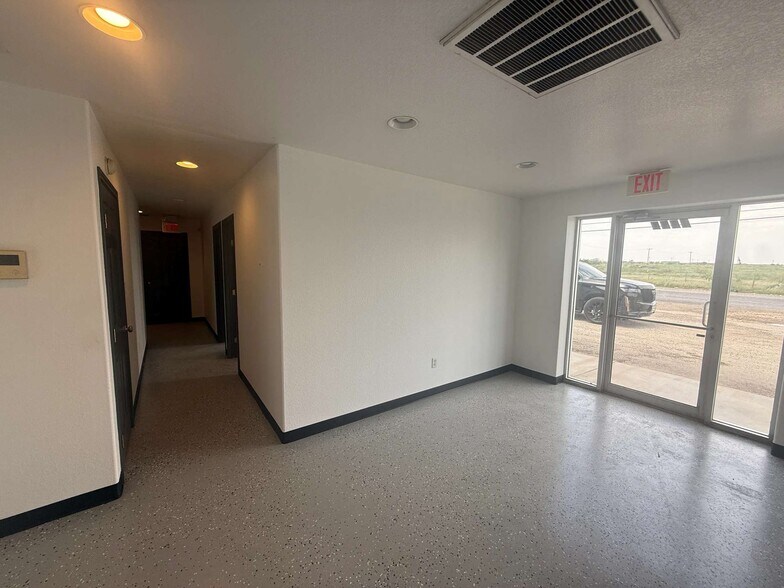 More Photos Of 2011-S Crane, Odessa Warehouse For Lease
