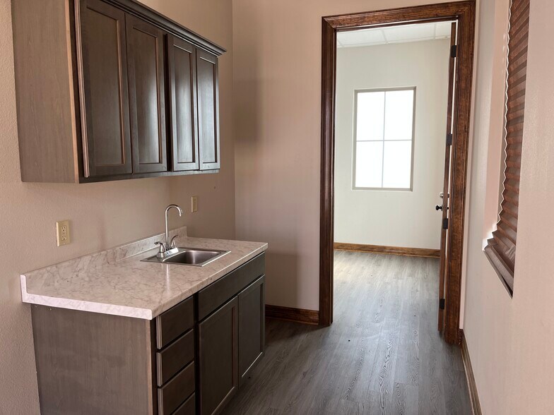 More Photos Of 15206 FM 968 W, Longview Flex For Lease