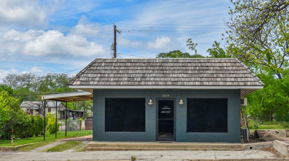 Primary Photo Of 1404 S Bridge St, Brady Loft Creative Space For Sale