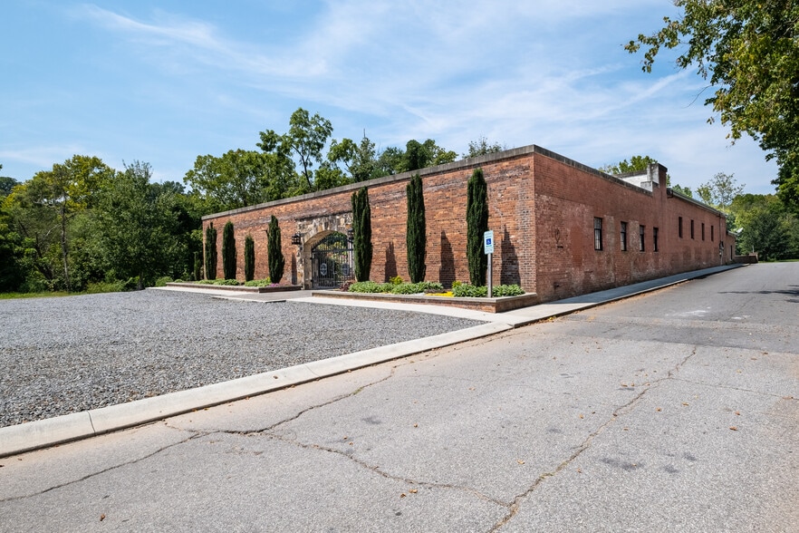 More Photos Of 11 Railroad St, Murphy Research And Development For Sale