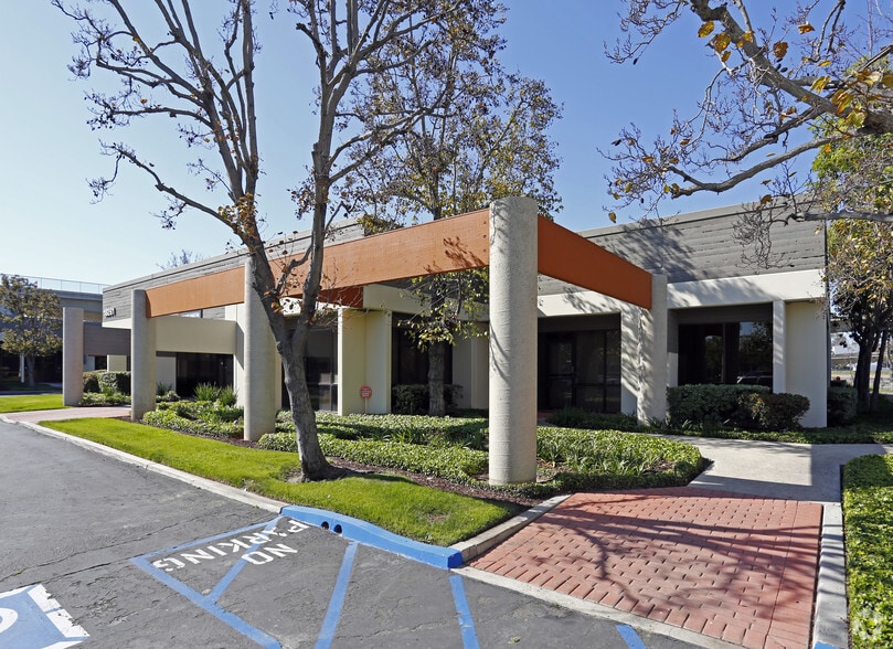 More Photos Of 1200 Main St, Irvine Unknown For Lease