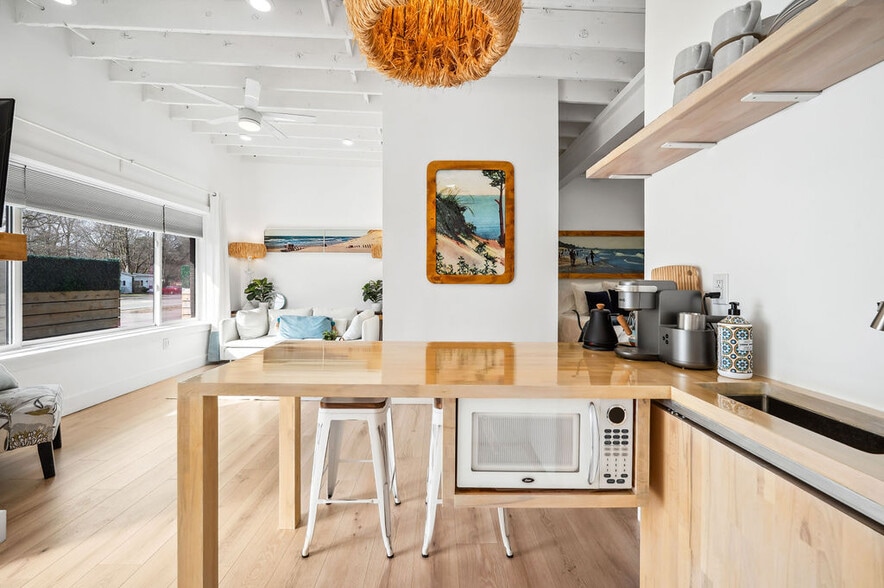 More Photos Of 13662 Red Arrow Hwy, Harbert Hotel For Sale