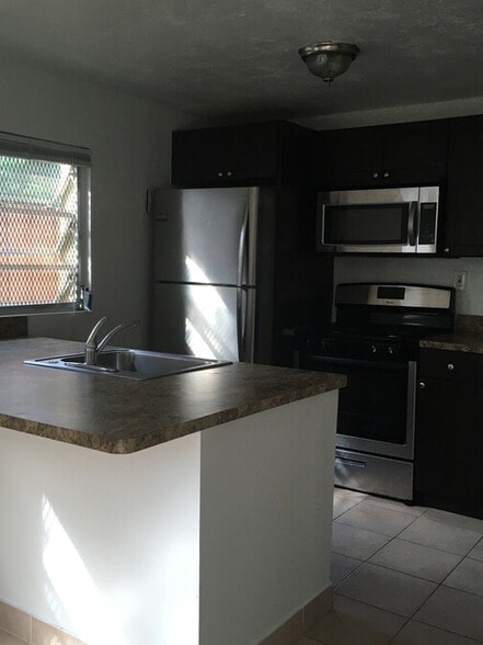 More Photos Of 24 SW 13th St, Dania Beach Apartments For Sale