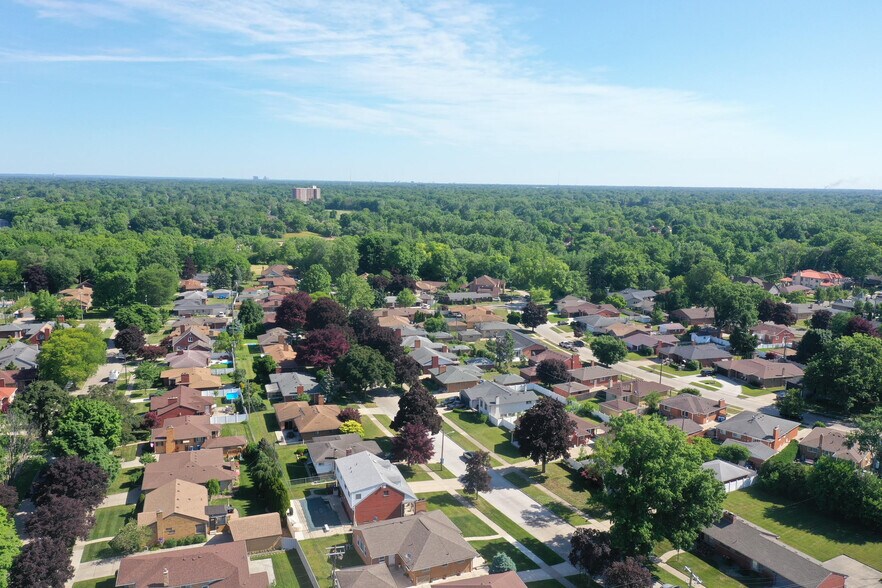 More Photos Of 22146 Ford Rd, Dearborn Heights Office For Sale