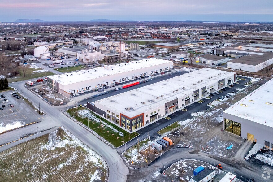 More Photos Of 156 Av D'Iberia, Candiac Industrial For Lease