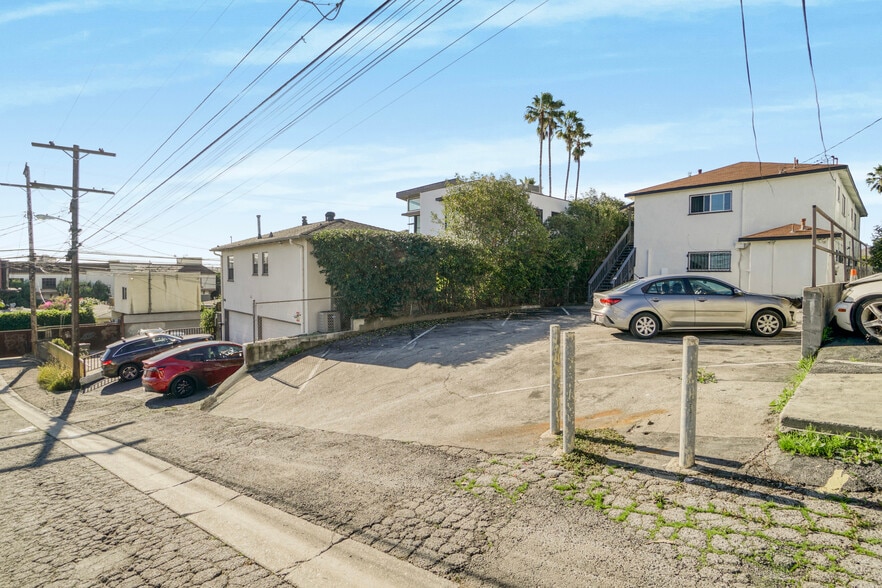 More Photos Of 240 3rd Ave, Venice Apartments For Sale