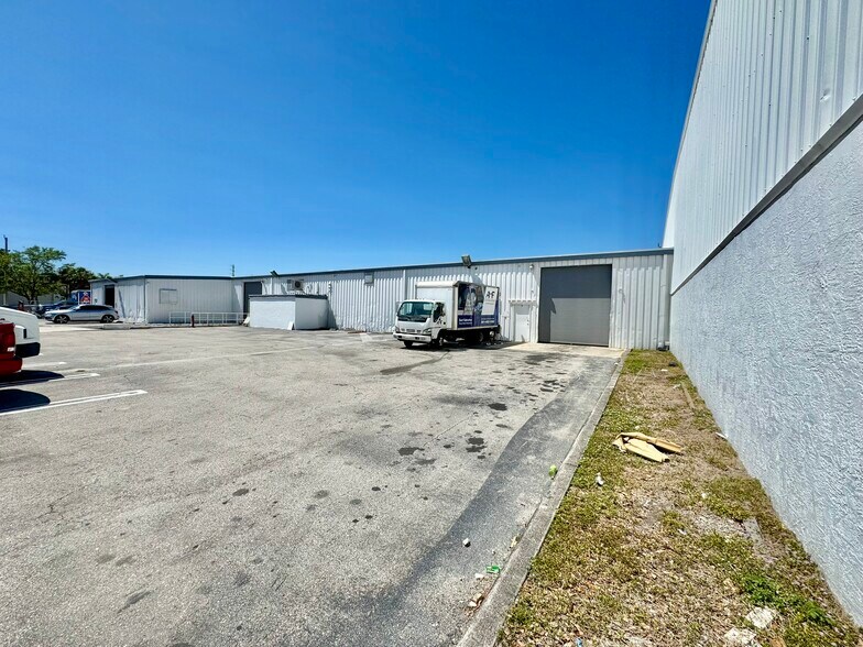 More Photos Of 2900 High Ridge Rd, Boynton Beach Warehouse For Lease