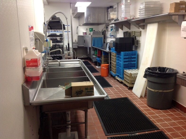 More Photos Of 74 Turnpike Sq, Milford Restaurant For Lease