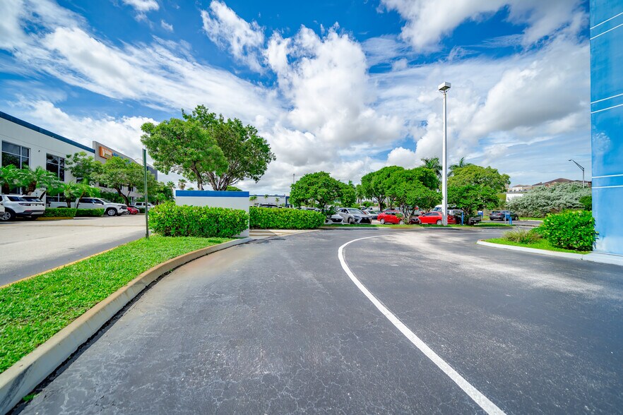 More Photos Of 7500 NW 25th St, Miami Office For Sale