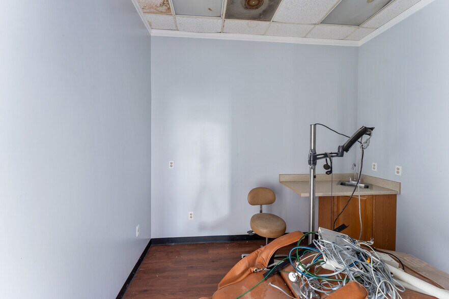 More Photos Of 1962 O'Neal Ln, Baton Rouge Freestanding For Sale