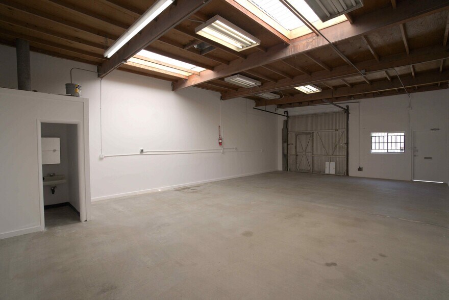 More Photos Of 2222-2308 W 2nd St, Santa Ana Service For Sale