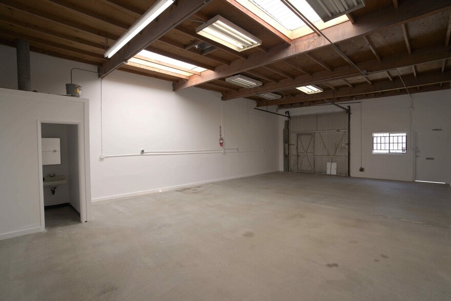 More Photos Of 2222-2308 W 2nd St, Santa Ana Service For Lease