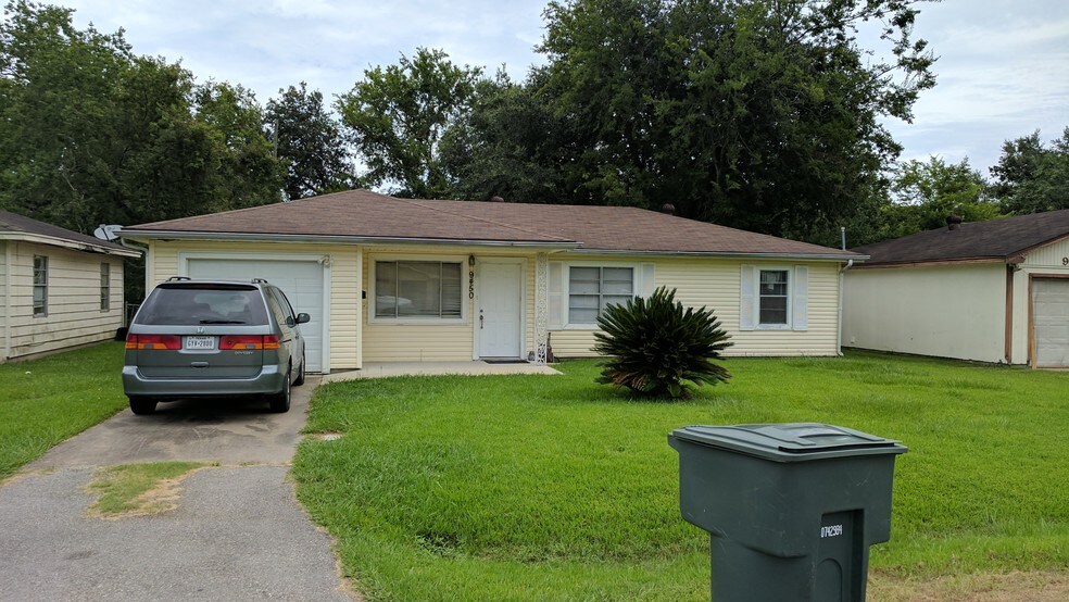 More Photos Of 3560 Delaware St, Beaumont Medical For Sale
