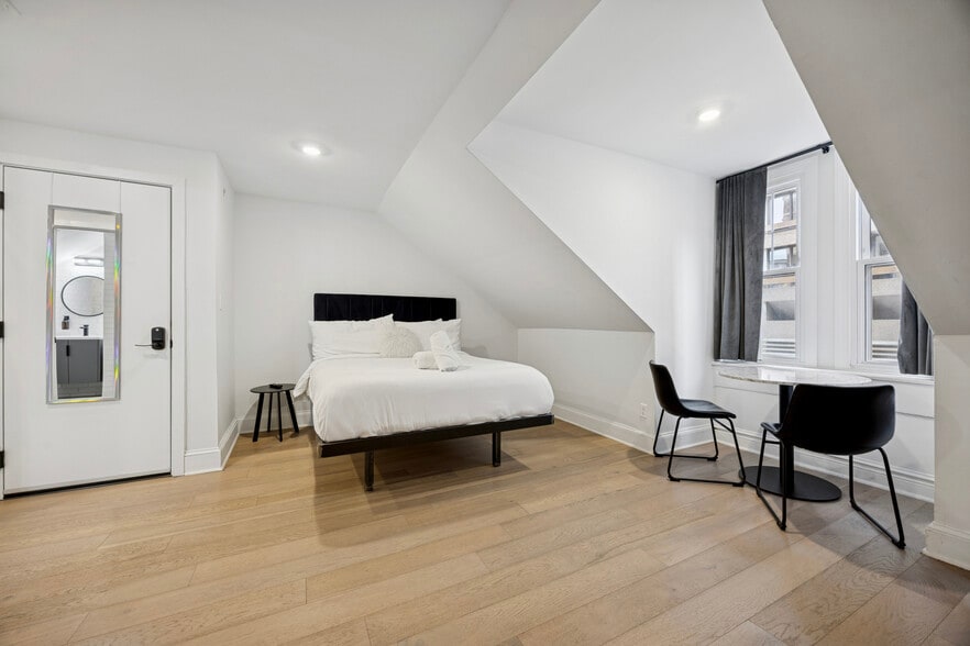 More Photos Of 1325 Spruce St, Philadelphia Hotel For Sale