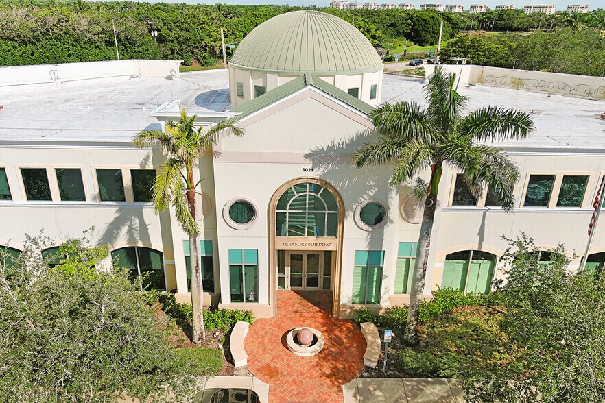 More Photos Of 3021 N Airport Pulling Rd, Naples Office For Sale