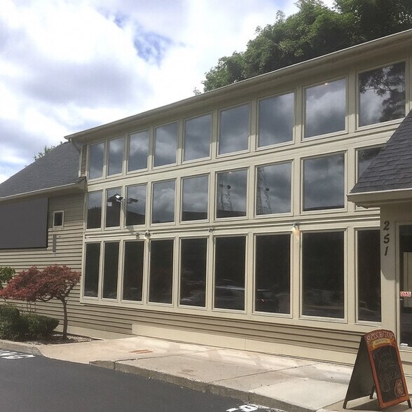 More Photos Of 251 Exchange Blvd, Rochester Restaurant For Lease