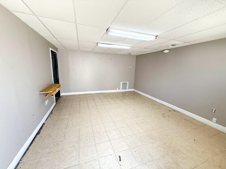 More Photos Of 7275 Waelti Dr, Melbourne Warehouse For Lease