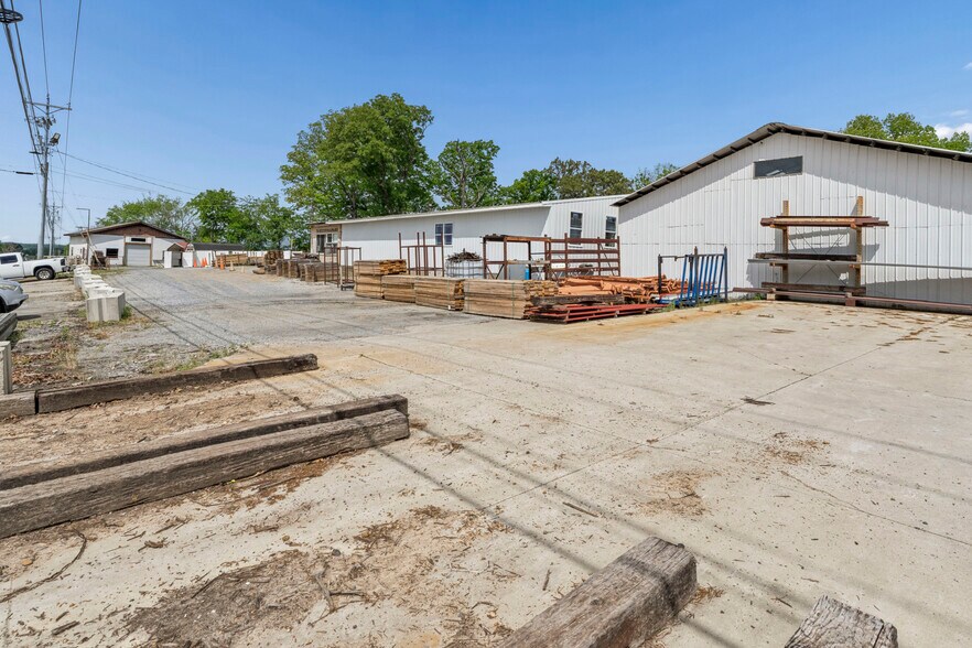 More Photos Of 3141 Highway 11 E, Telford Flex For Sale
