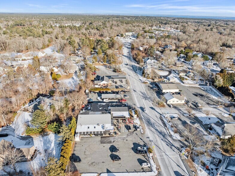 More Photos Of 33 County Rd, Mattapoisett Freestanding For Sale