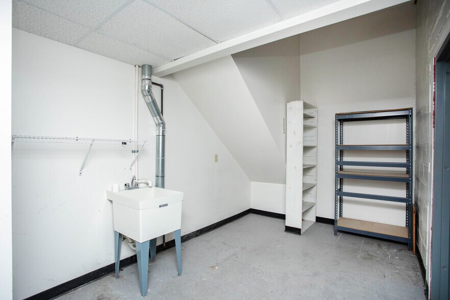 More Photos Of 1995 Central Ave, Albany Storefront Retail Office For Lease