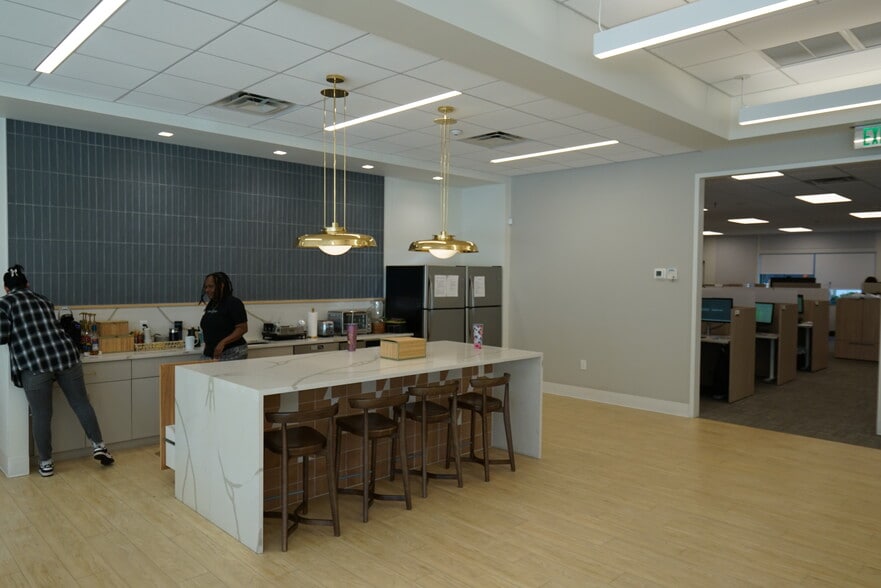 More Photos Of 1432 E Newport Center Dr, Deerfield Beach Warehouse For Sale