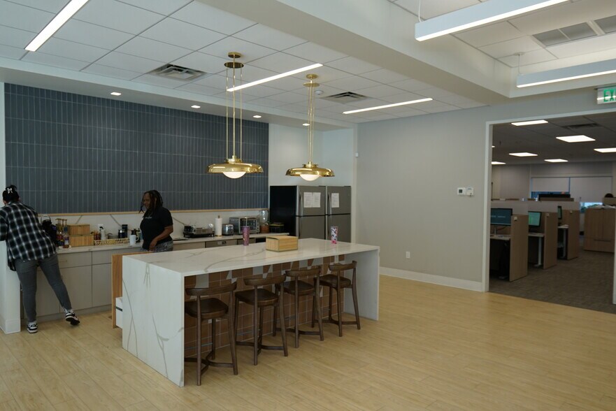 More Photos Of 1432 E Newport Center Dr, Deerfield Beach Warehouse For Sale