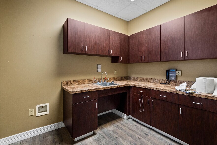 More Photos Of 3115 College Park Dr, Conroe Medical For Lease