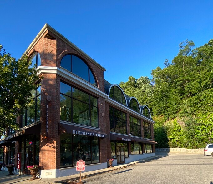 More Photos Of 111 E Main St, Mount Kisco General Retail For Sale