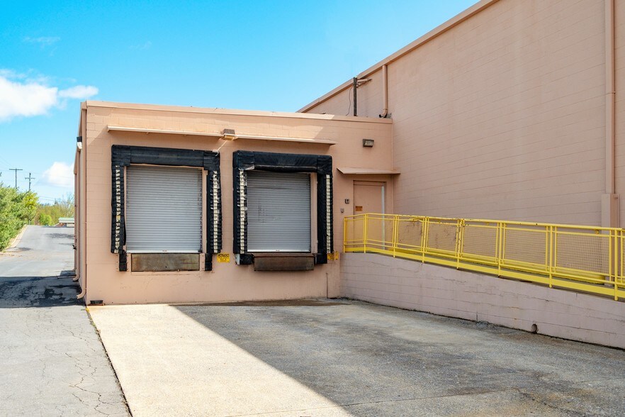 More Photos Of 109 Lew Dewitt Blvd, Waynesboro Storefront For Lease