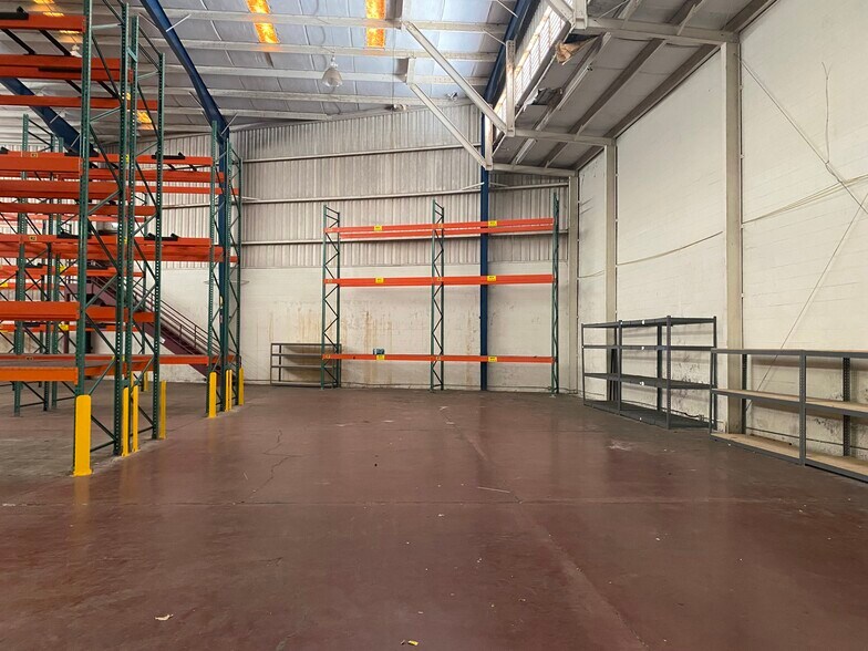 More Photos Of 99-1056 Iwaena St, Aiea Warehouse For Lease
