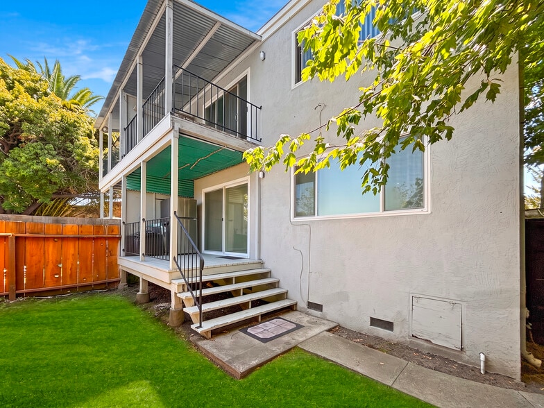 More Photos Of 2536 Grove Way, Castro Valley Apartments For Sale