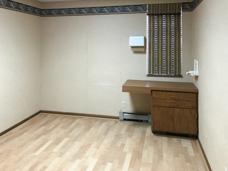 More Photos Of 370 Cline Ave, Mansfield Office Residential For Lease