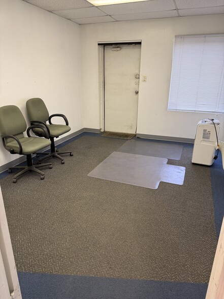 More Photos Of 7527 Gary Rd, Manassas Warehouse For Sale
