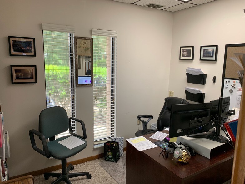 More Photos Of 4215 Edgewater Dr, Orlando Office For Lease