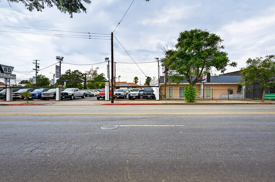 More Photos Of 8235 Sunland Blvd, Sun Valley Auto Dealership For Sale