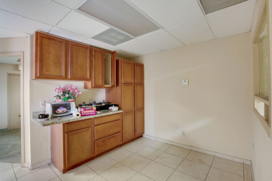 More Photos Of 4496 N Black Canyon Fwy, Phoenix Office Residential For Sale