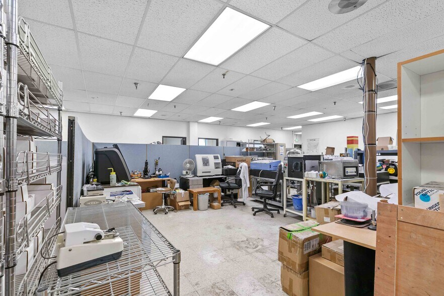 More Photos Of 9036 Winnetka Ave, Northridge Loft Creative Space For Lease