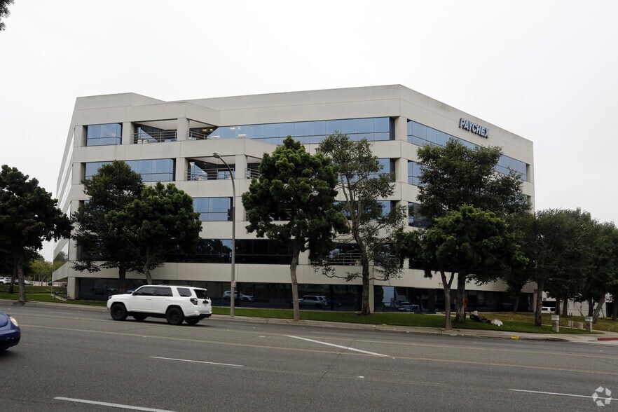 More Photos Of 300 Corporate Pointe, Culver City Office For Lease