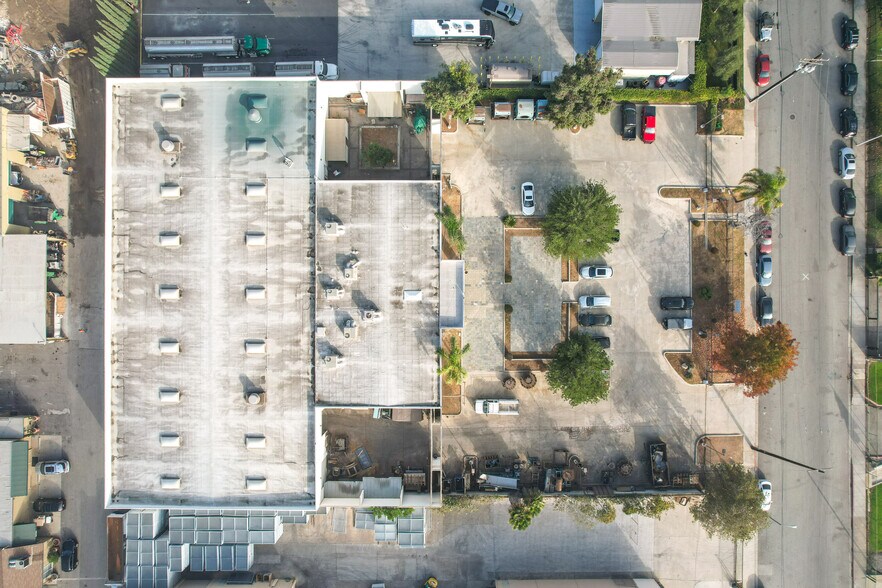 More Photos Of 207-211 Erie St, Pomona Warehouse For Lease