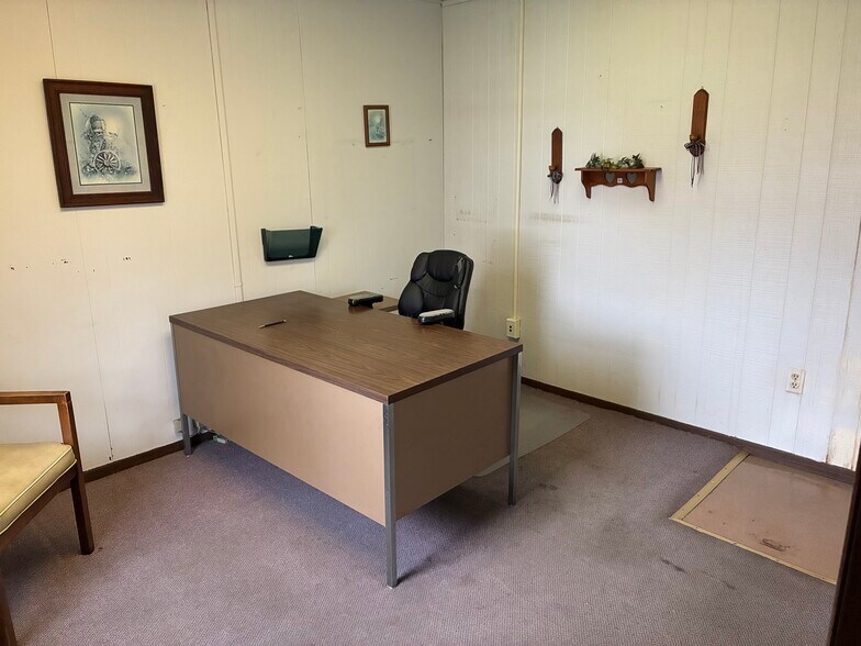 More Photos Of 1851 Dogwood Rd, Bremen Manufacturing For Sale