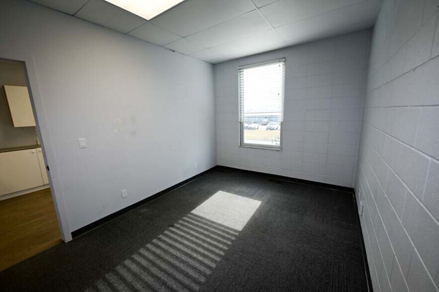 More Photos Of 6504-6520 82nd Ave NW, Edmonton Flex For Lease