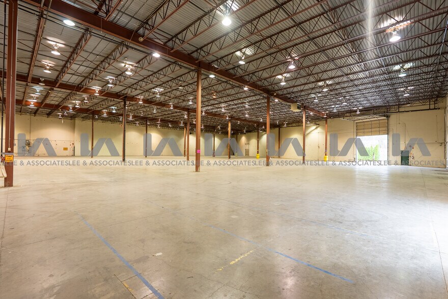 More Photos Of 18800-18806 96th Ave, Surrey Warehouse For Lease