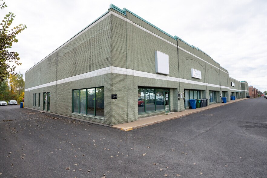 More Photos Of 982-1002 Rue Jean-Neveu, Longueuil Warehouse For Lease