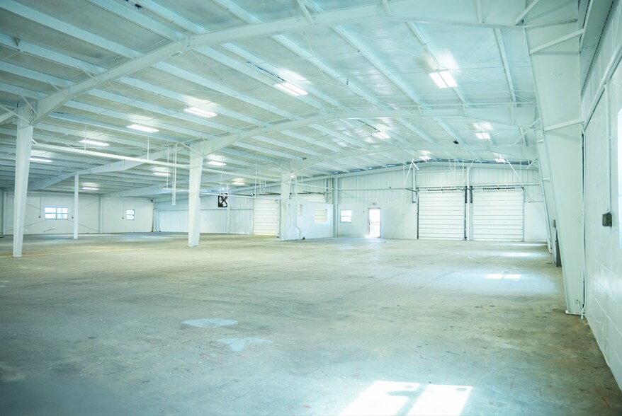 More Photos Of 5007 S Westshore Blvd, Tampa Warehouse For Lease