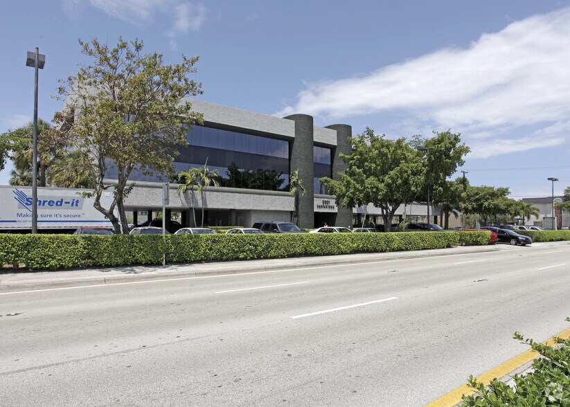 More Photos Of 2021 E Commercial Blvd, Fort Lauderdale Medical For Lease