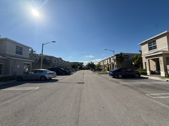 More Photos Of 556 NE 5th St, Florida City Apartments For Sale