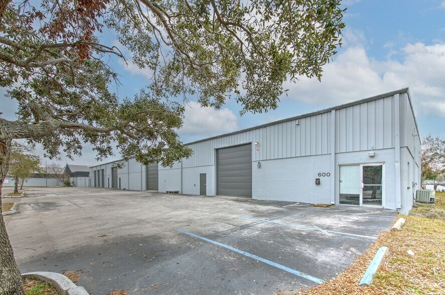 More Photos Of 4055 35th St N, Saint Petersburg Unknown For Lease